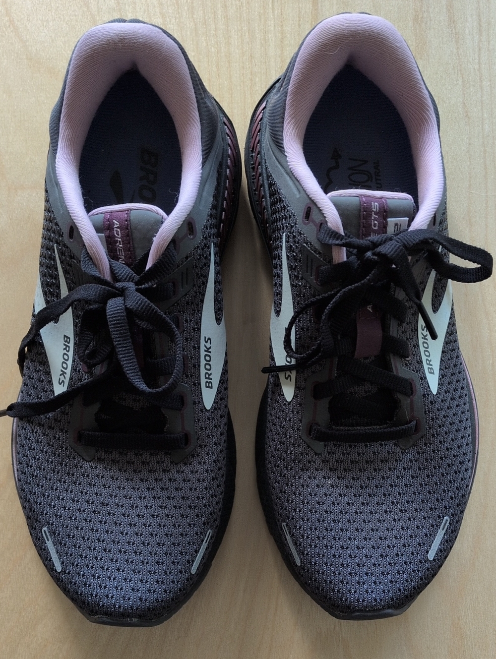 Brooks Adrenaline 22 Women's Gray and Light Pink Running 7.5 Wide D Sneakers